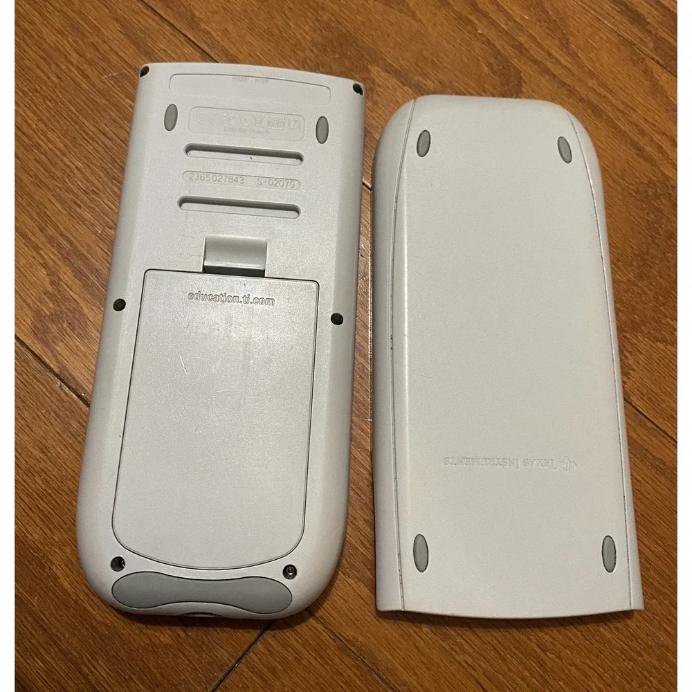 Texas Instruments TI-84 Plus Silver Edition Graphing Calculator TESTED‎
